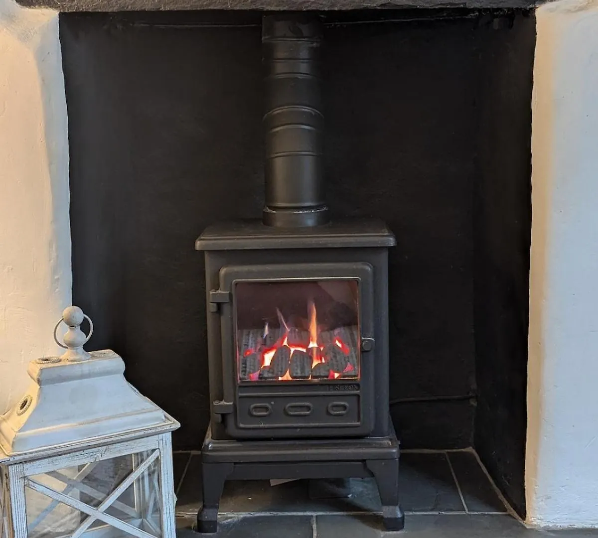 Kendal With Fireplace - Couples' Retreat Holiday home Burneside