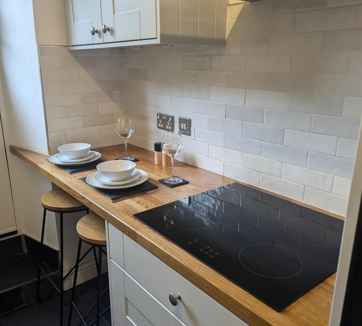 Holiday home Kendal With Fireplace - Couples' Retreat *