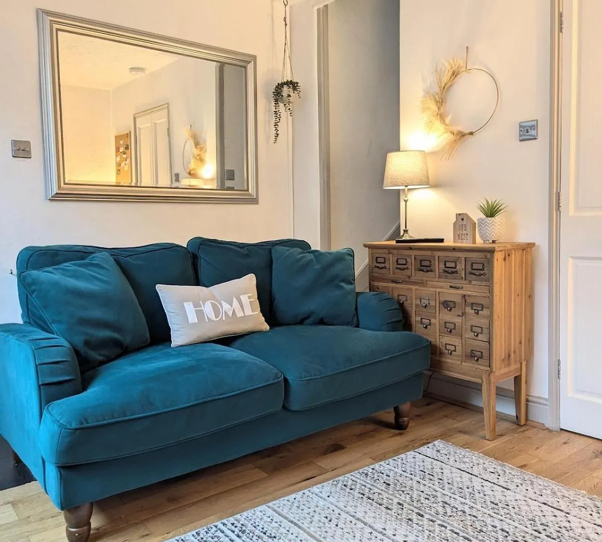 Kendal With Fireplace - Couples' Retreat Holiday home