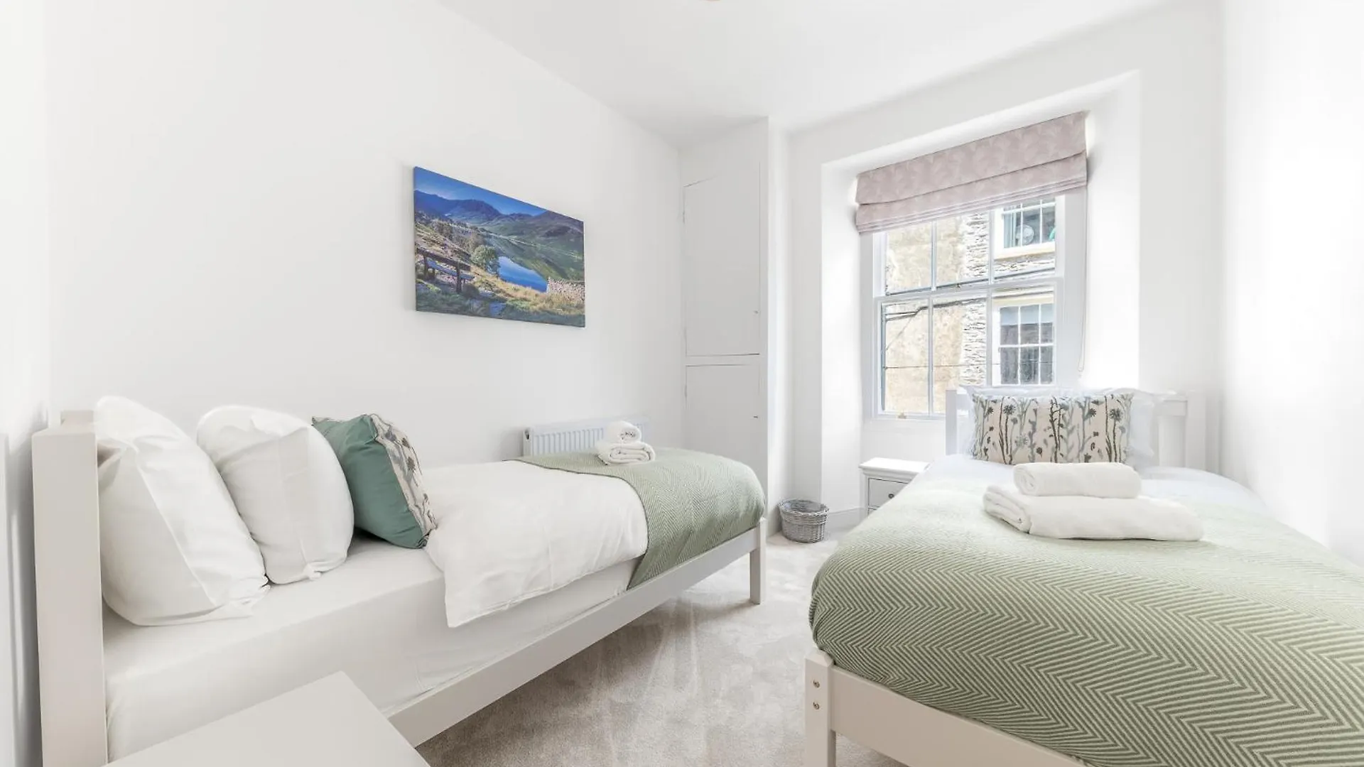 Location, Views, Parking Apartment *