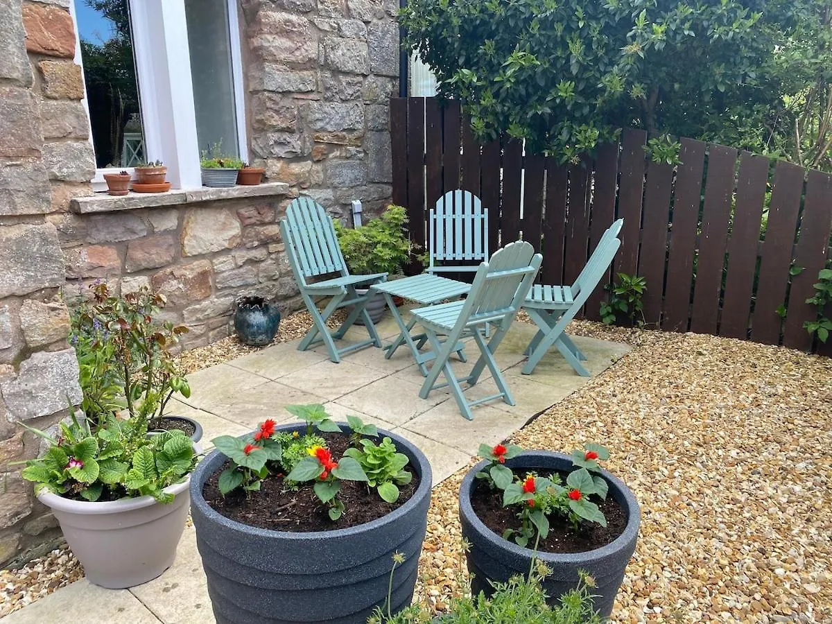 Idyllic Two Bed Country *