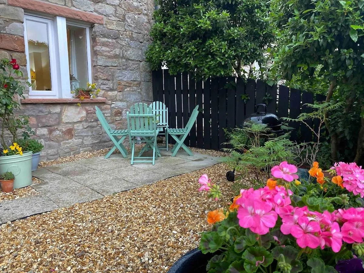Idyllic Two Bed Country Holiday home