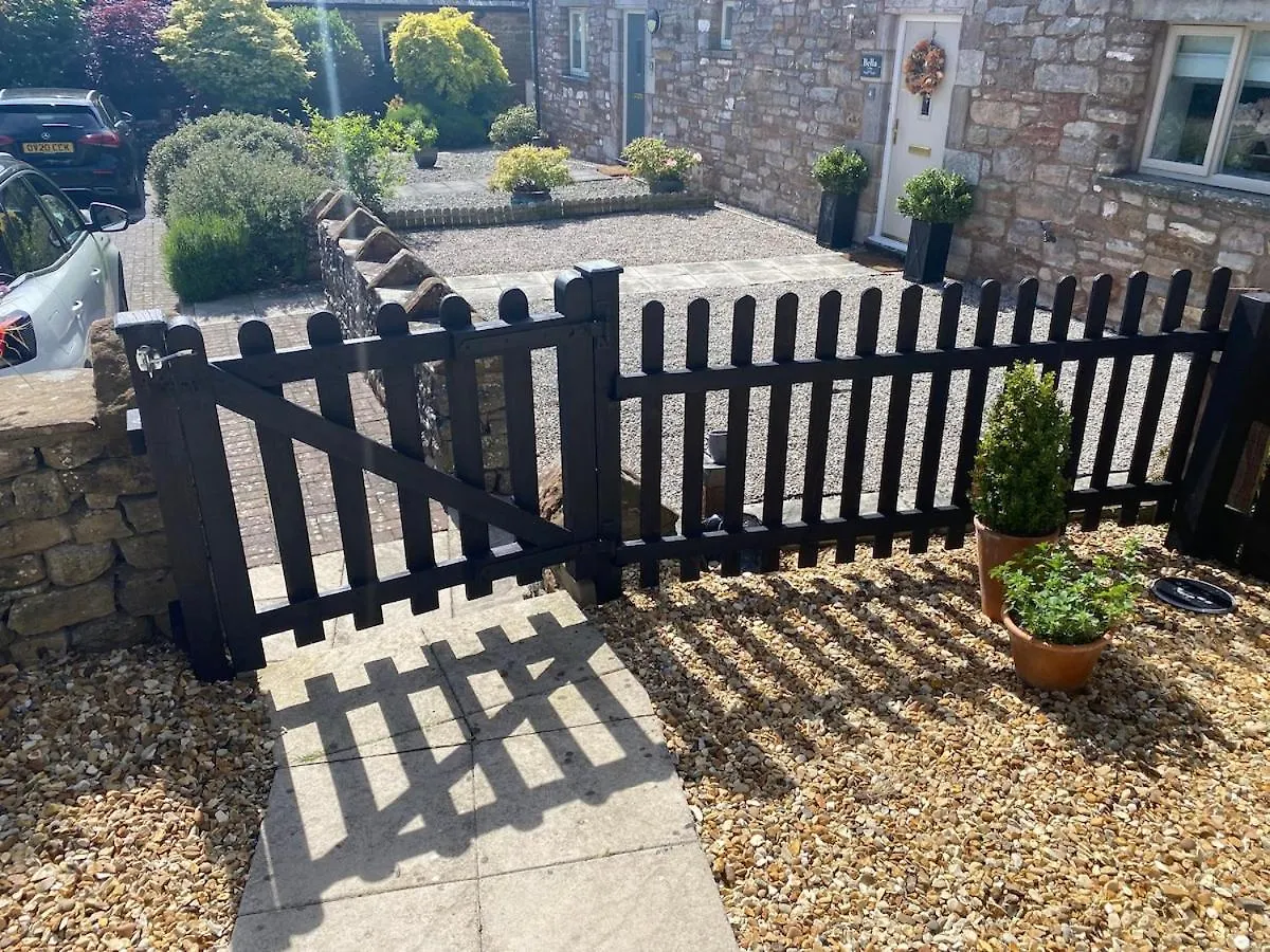Idyllic Two Bed Country *