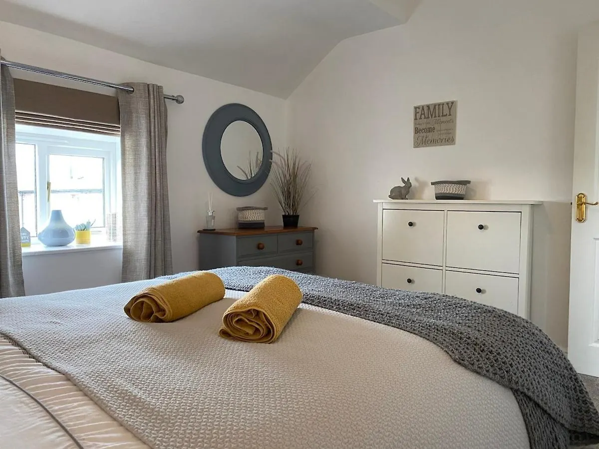 Idyllic Two Bed Country