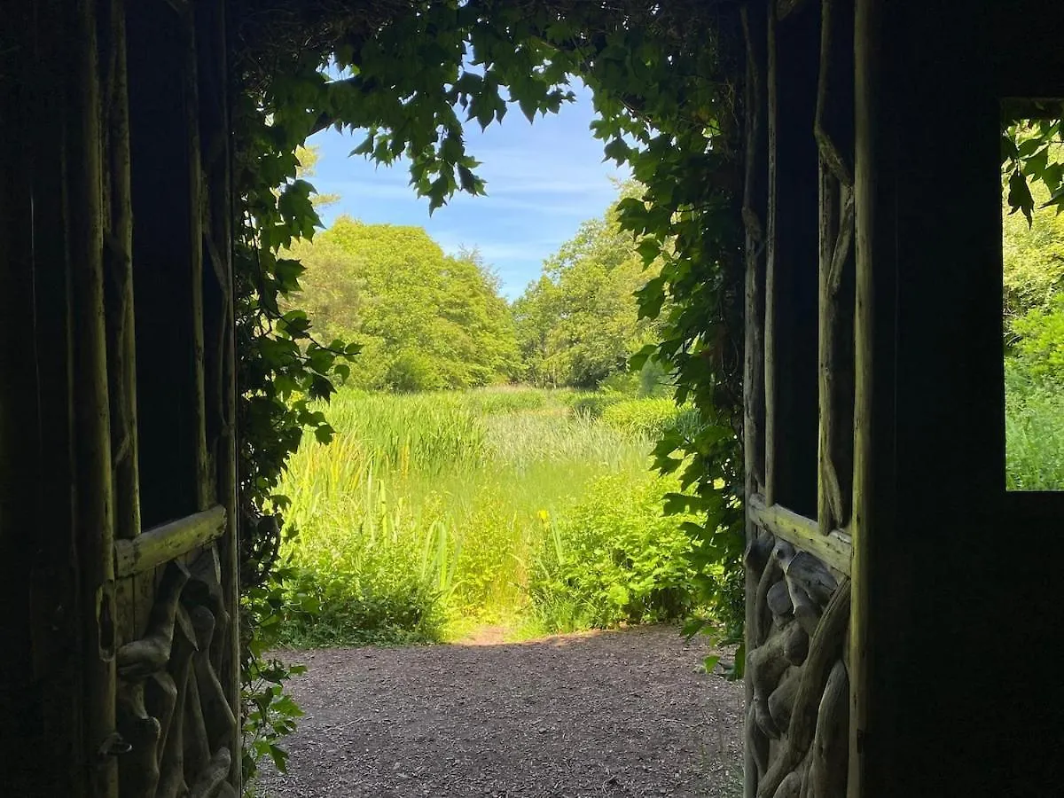 Idyllic Two Bed Country *