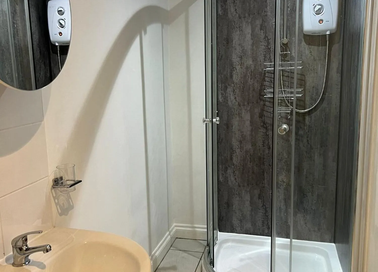 Lakenhow Guest house