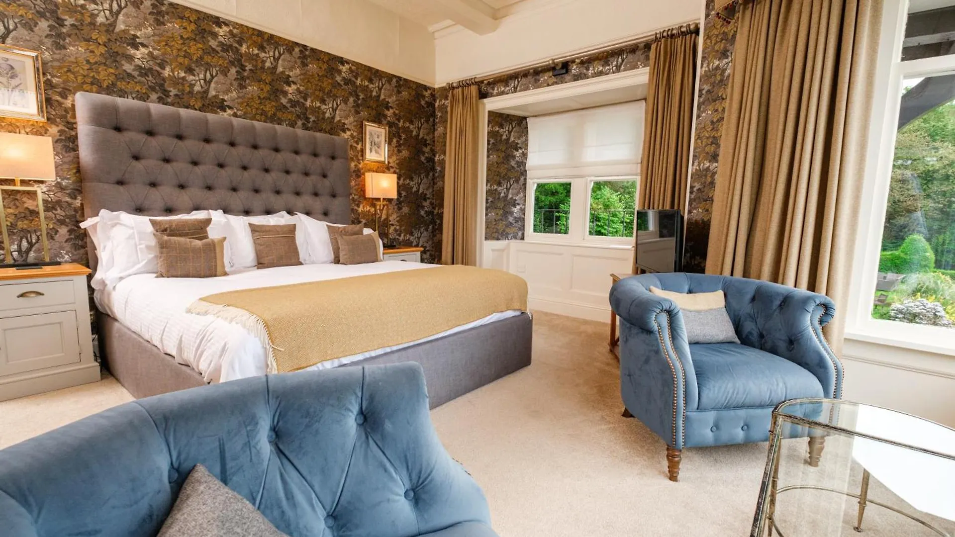 Ravenstone Manor 4*