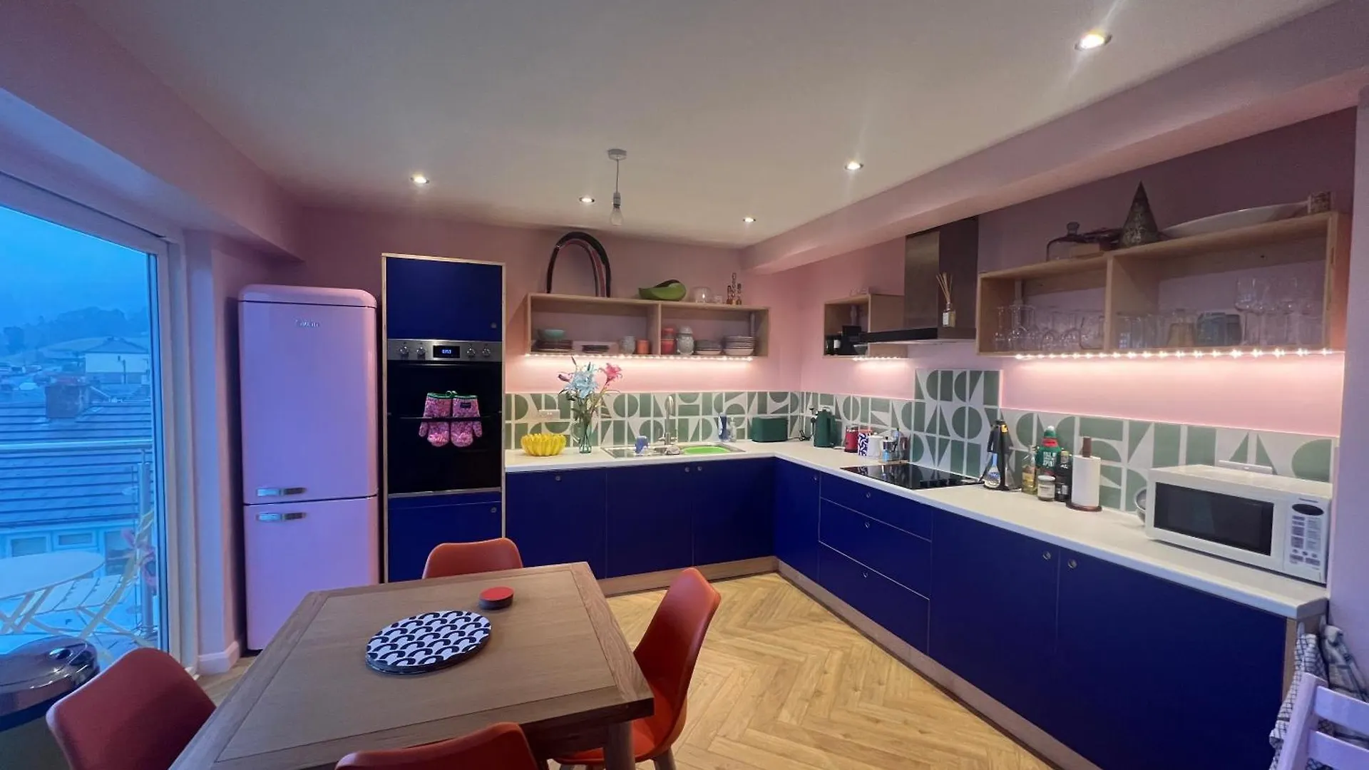 Rainbow Retreat With Stunning Panoramic Views *