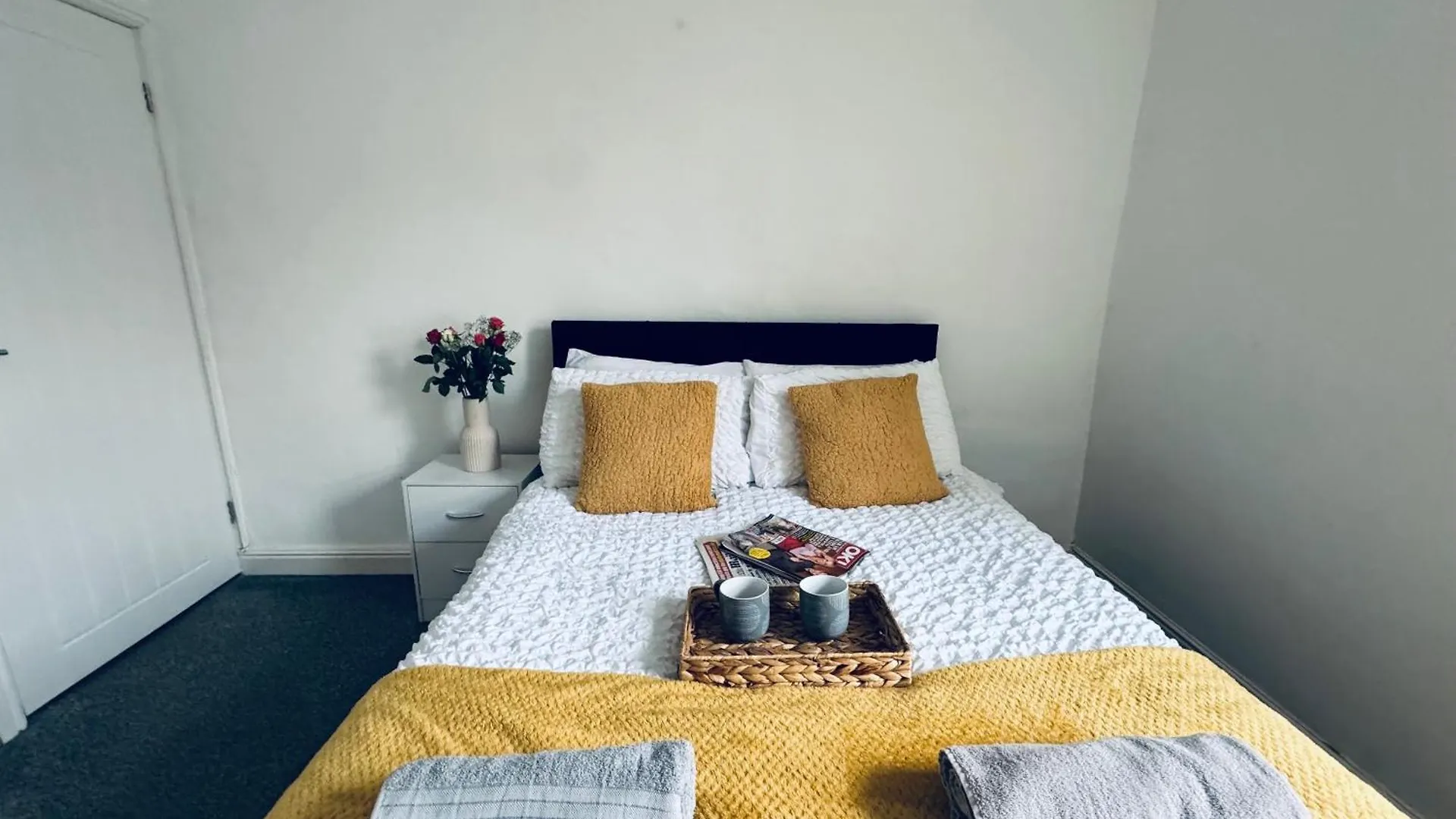 Holly House- 2 Bed Apartment *