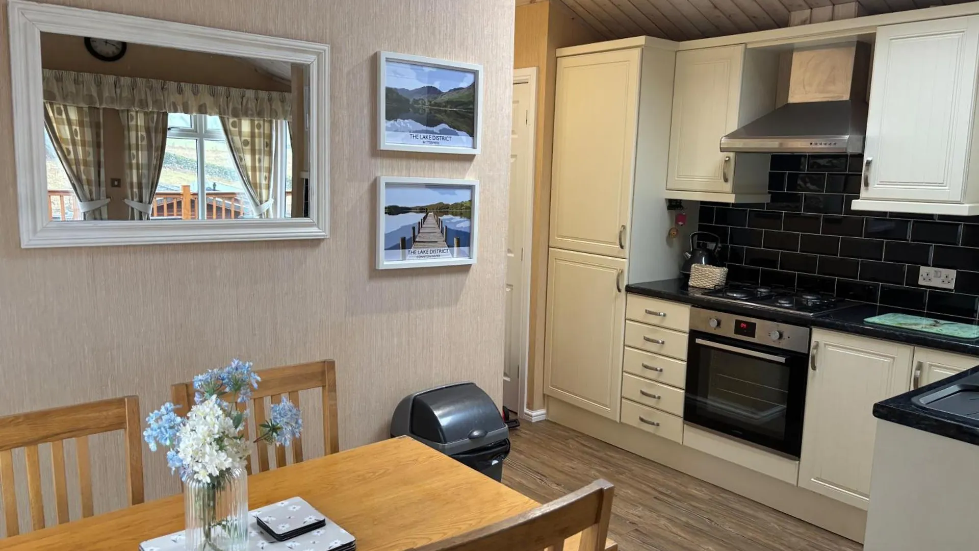 Holiday home 2br-lodge-sleeps4-valleyview-petfriendly *