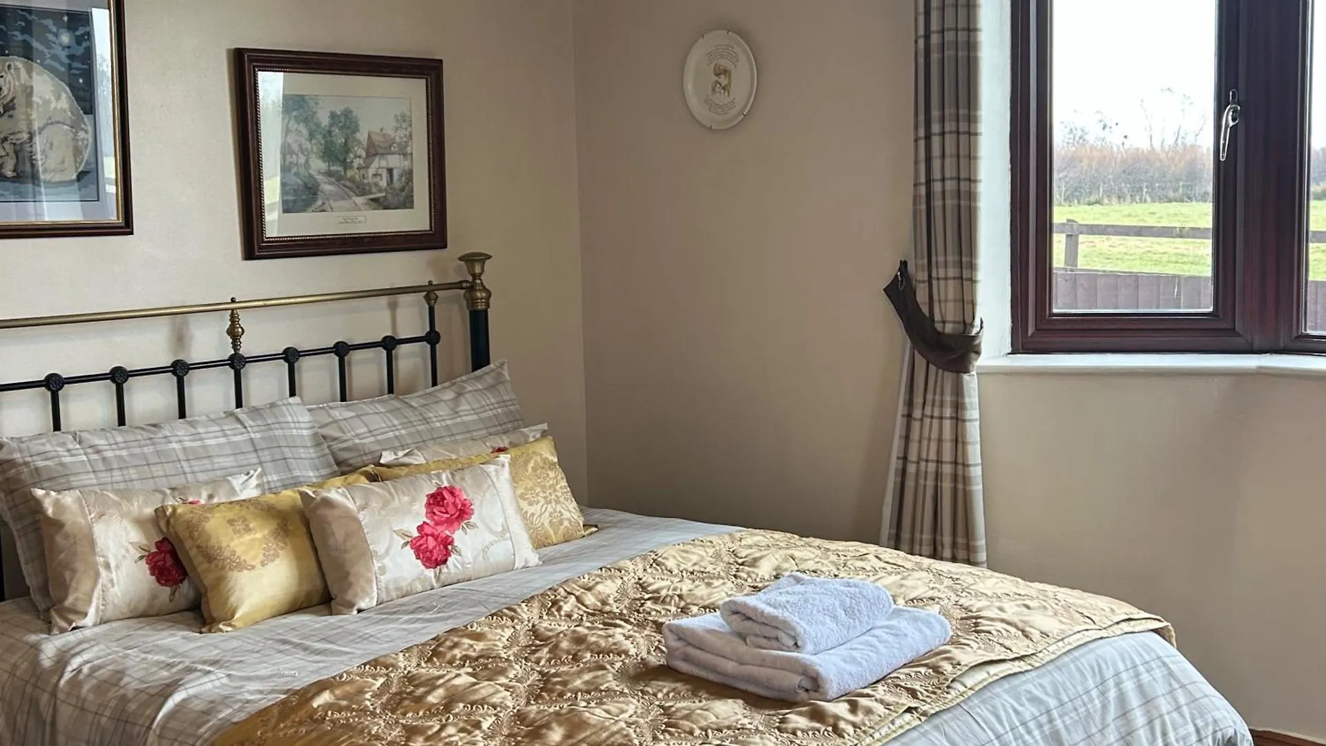 Wonderful 4 Bedroom Sleeps 8 Карлайл