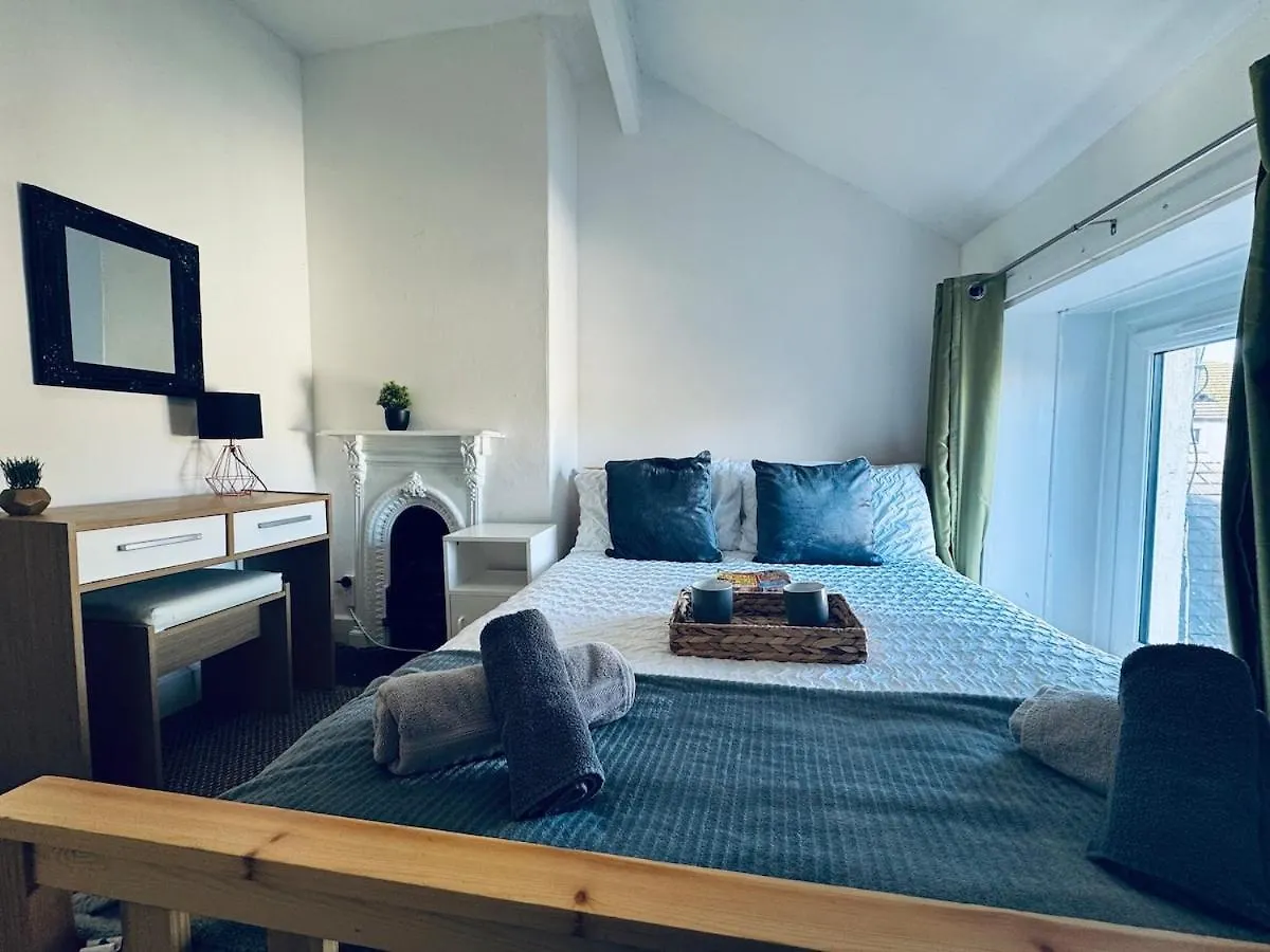 Harrington House - 6 Bedrooms *