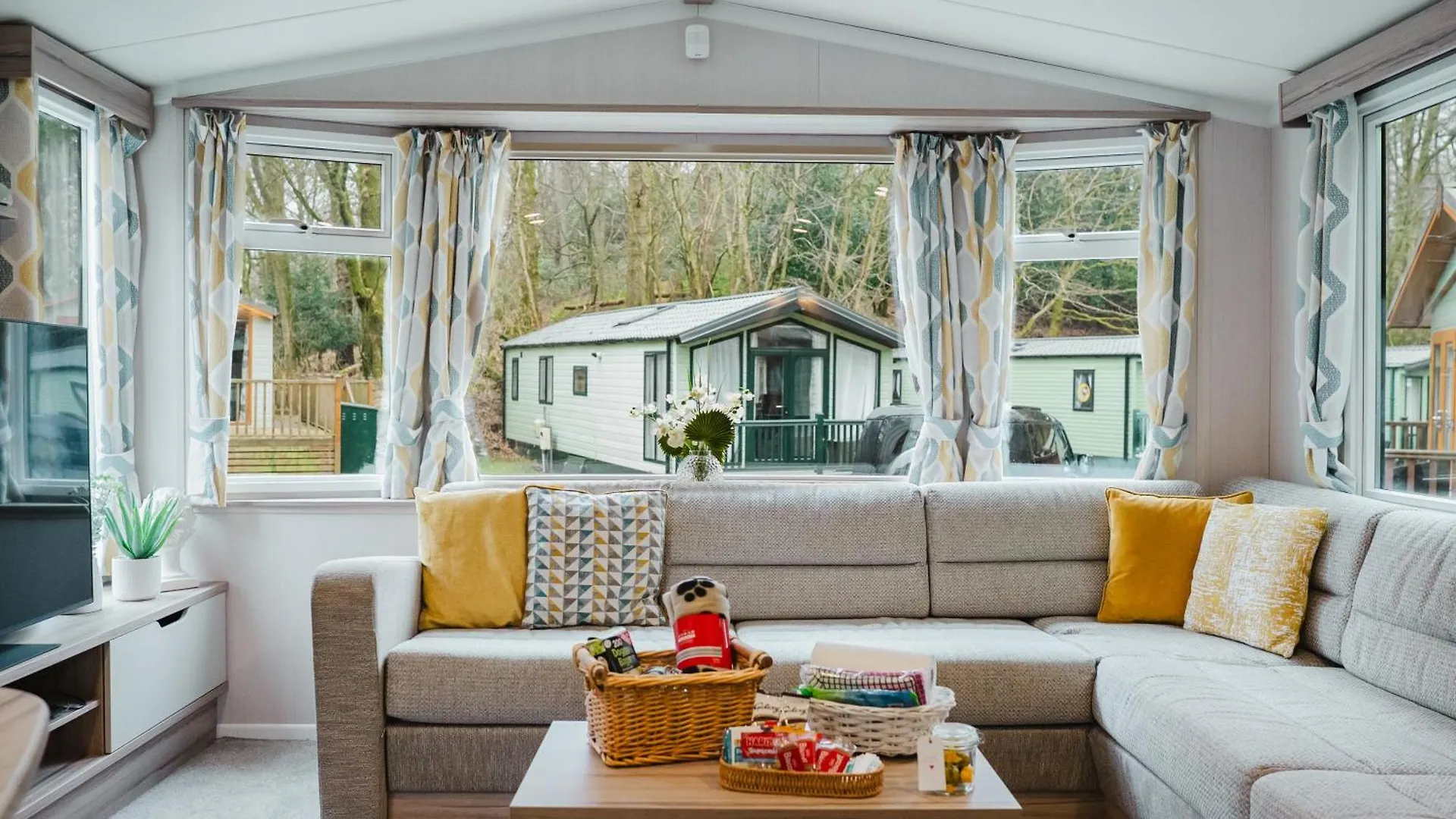 Beautiful 3bed Caravan On Windermere - On White Cross Bay *