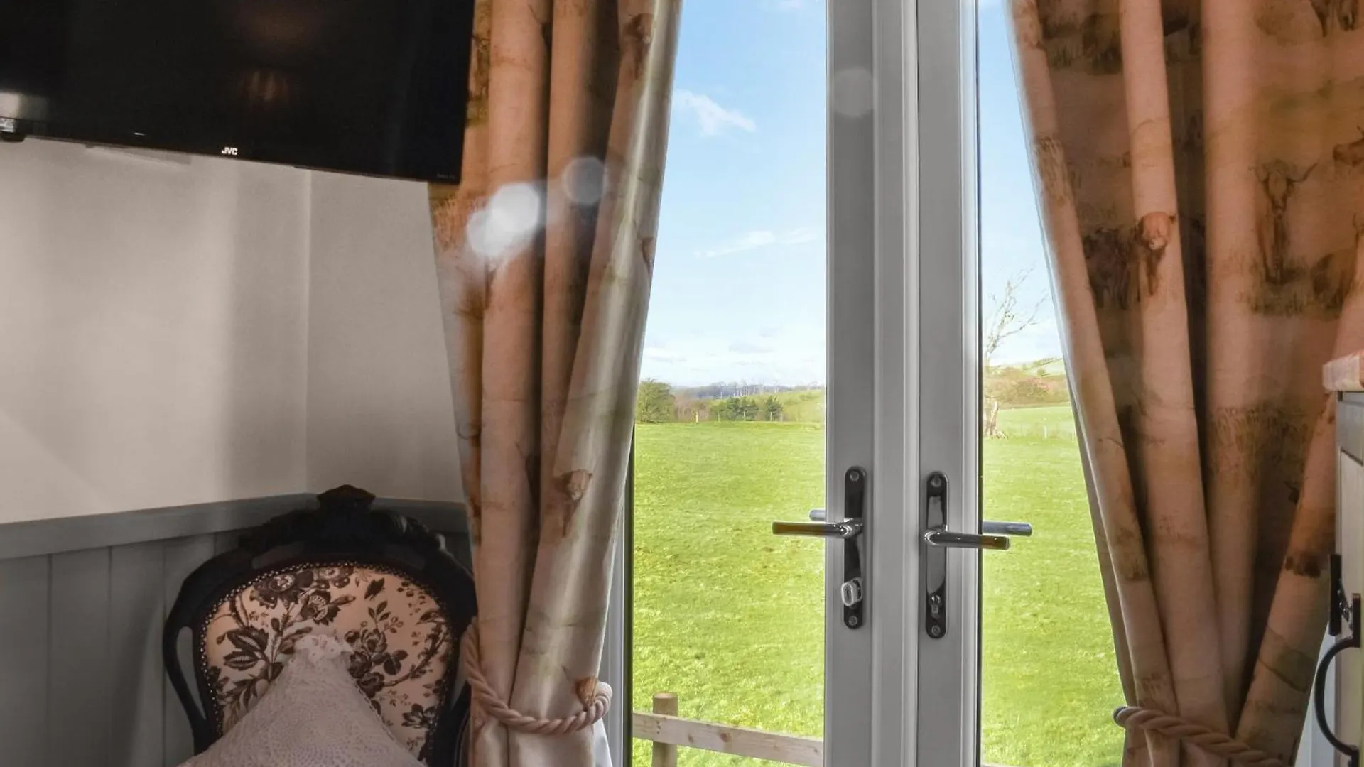 Meadows View Shepherds Hut * Cockermouth