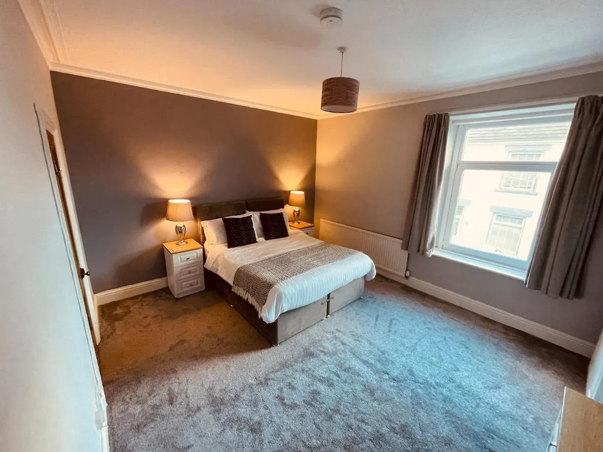 Delightful 3 Bedroom In *
