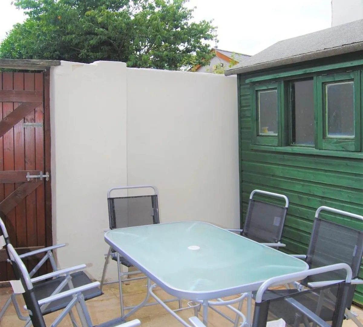 Delightful 3 Bedroom In Holiday home