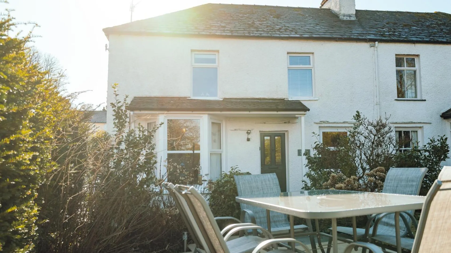 Camellia With Garden, Pet Friendly Holiday home