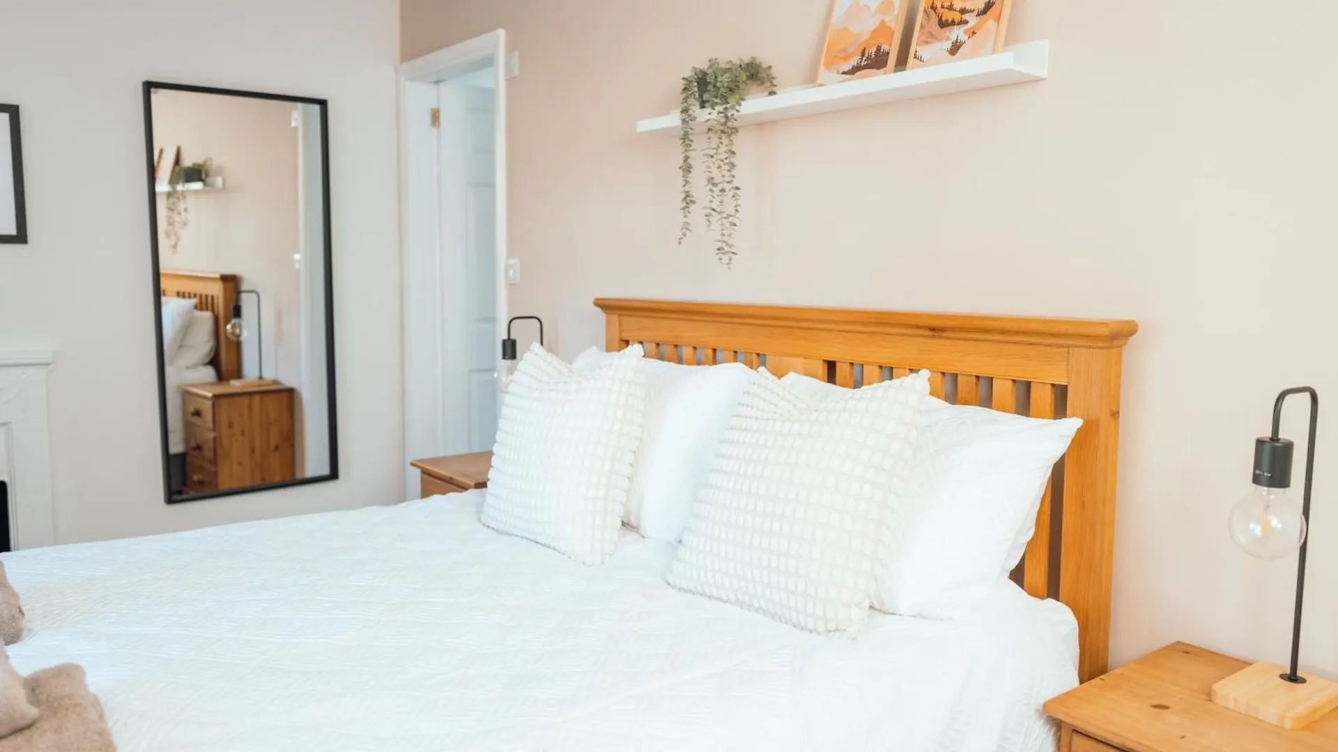 Dom wakacyjny Camellia With Garden, Pet Friendly *