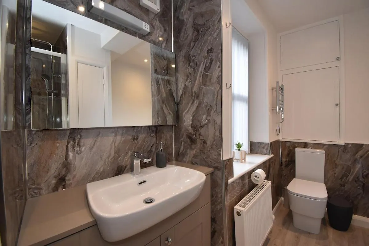 Duke's House, - Stunning Large - Town Centre On Your Doorstep - 5 Bedrooms & Sun Trap Garden - District *