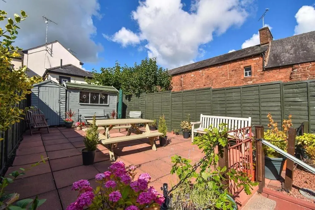 Duke's House, - Stunning Large - Town Centre On Your Doorstep - 5 Bedrooms & Sun Trap Garden - District