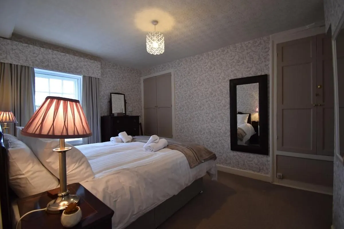 Duke's House, - Stunning Large - Town Centre On Your Doorstep - 5 Bedrooms & Sun Trap Garden - District Holiday home Penrith