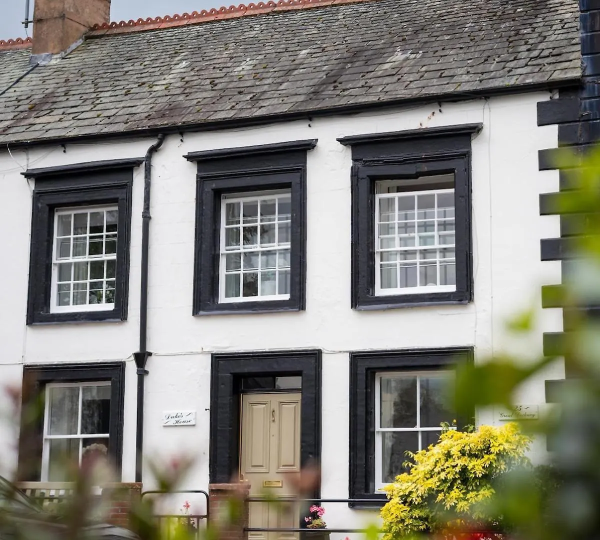 Duke's House, - Stunning Large - Town Centre On Your Doorstep - 5 Bedrooms & Sun Trap Garden - District Holiday home *
