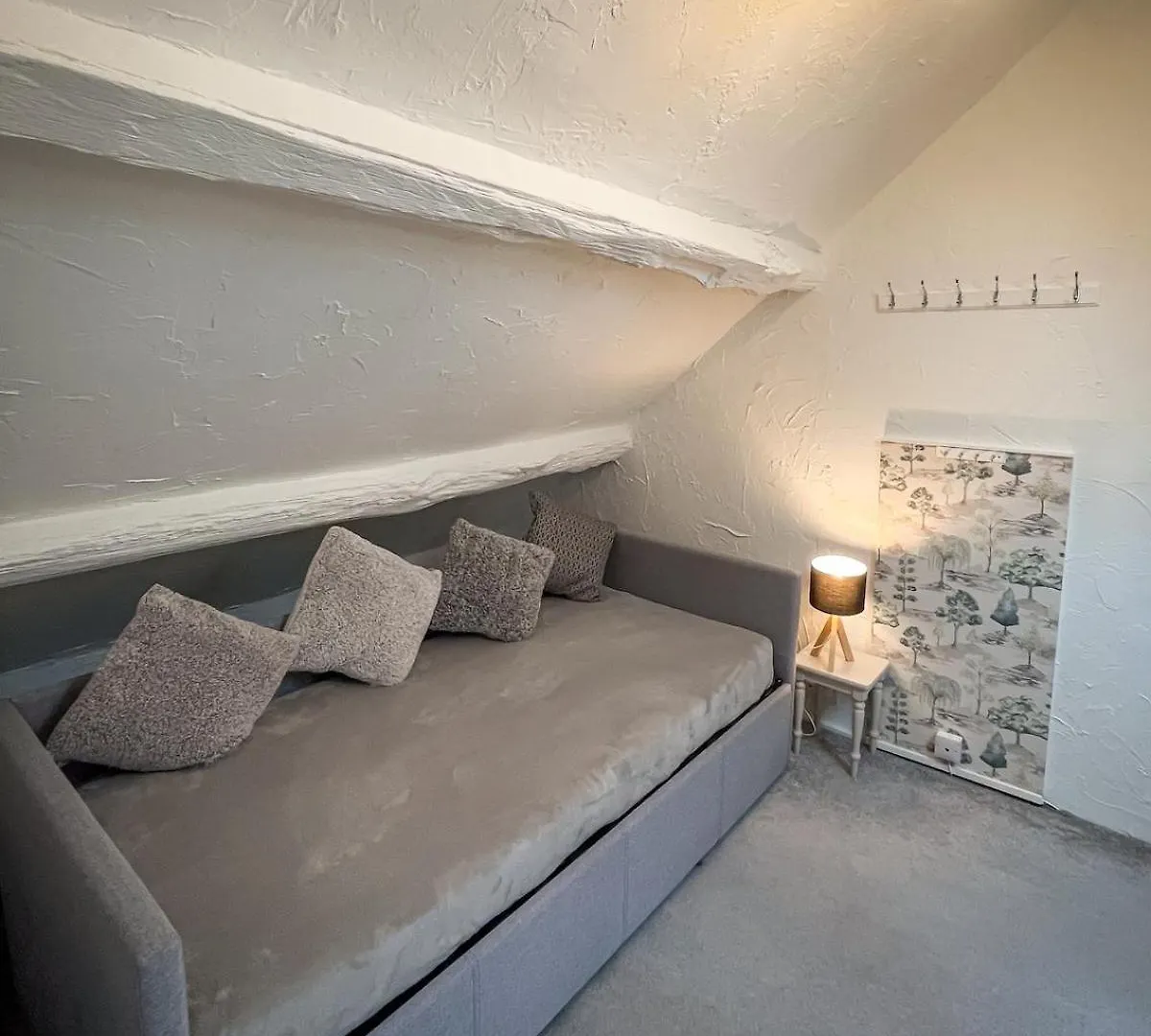 Duke's House, - Stunning Large - Town Centre On Your Doorstep - 5 Bedrooms & Sun Trap Garden - District *