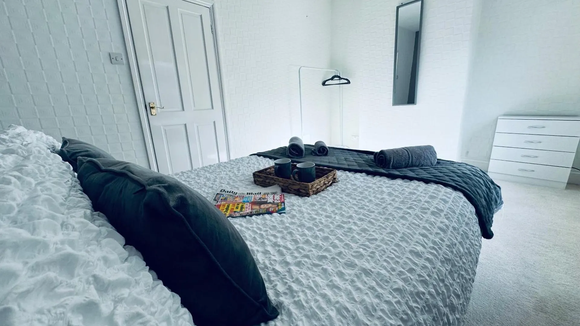 Cumberland House-2 Bed House * 沃金顿