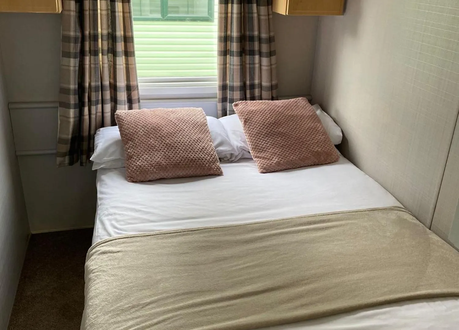 Campsite Inglenook Caravan *