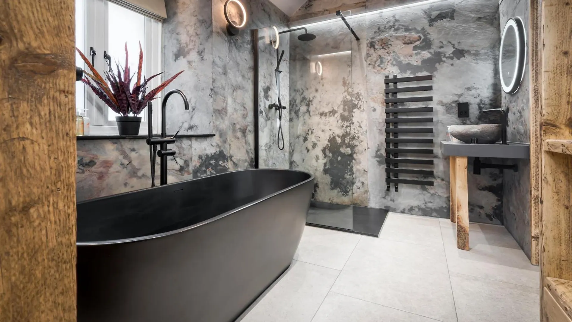 Coronation Cottages, Modernised 200-year-old District Getaway For Two
