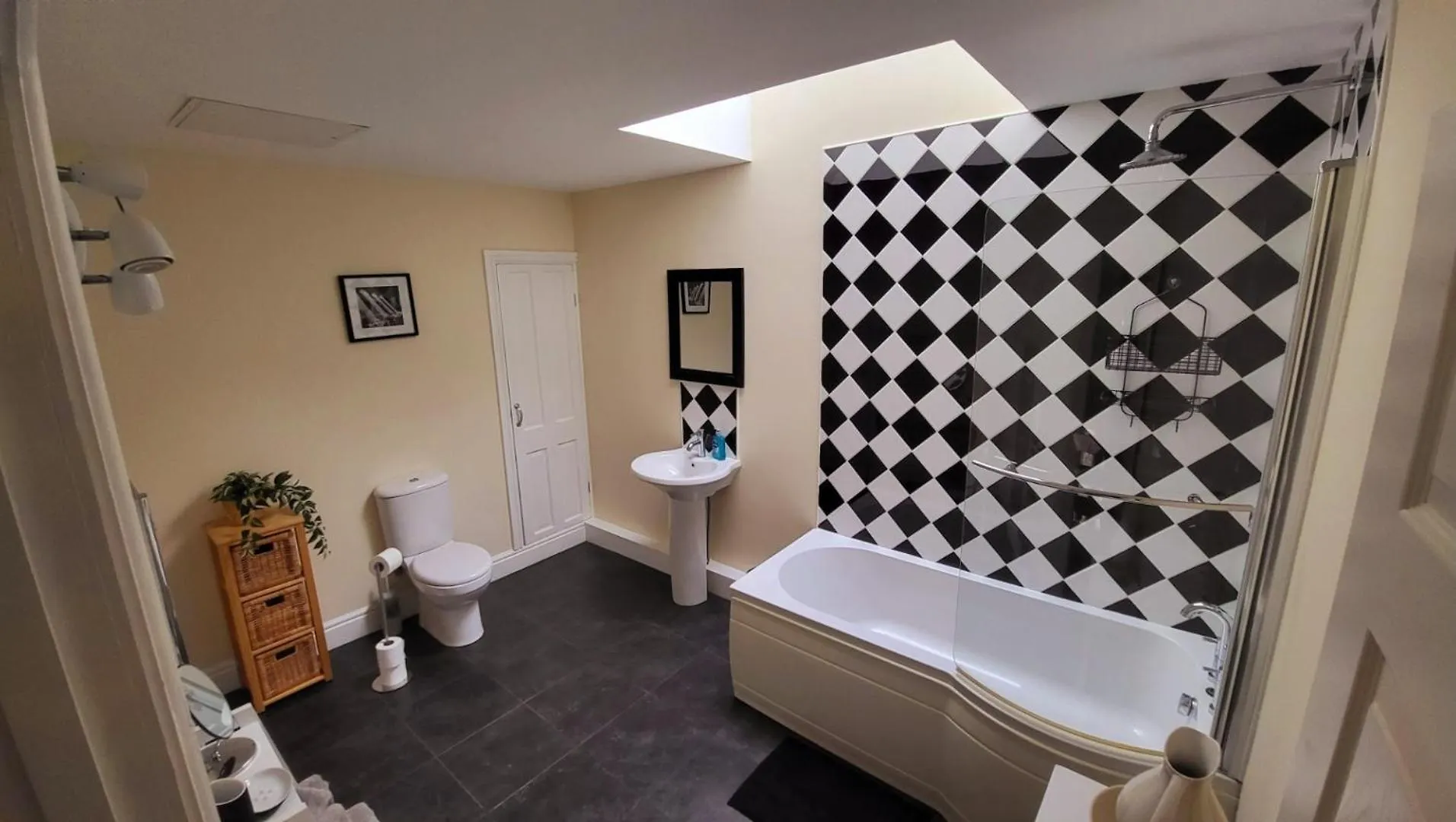 2 Hicks Lane, 2 Apartment