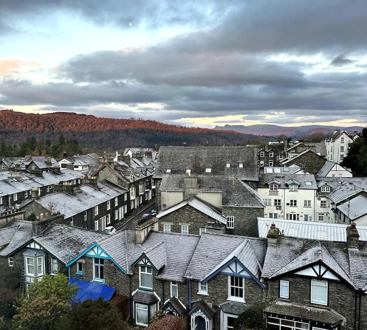 Luxury Pet Friendly 3 Bedroom With Copper Bath Holiday home Bowness-on-Windermere