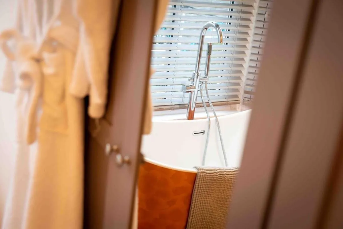 Luxury Pet Friendly 3 Bedroom With Copper Bath * Bowness-on-Windermere