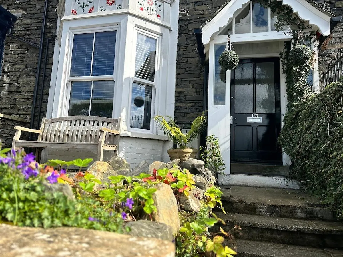 Luxury Pet Friendly 3 Bedroom With Copper Bath Holiday home Bowness-on-Windermere