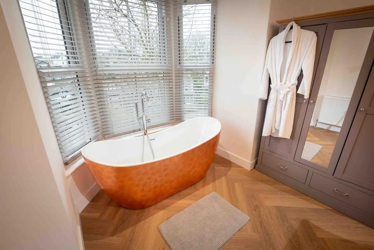 Luxury Pet Friendly 3 Bedroom With Copper Bath