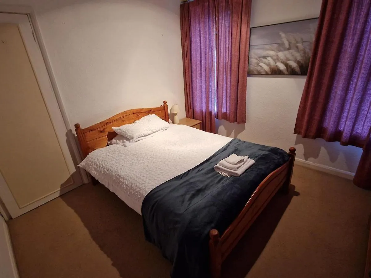 Burnett House - 4 Bed Flat