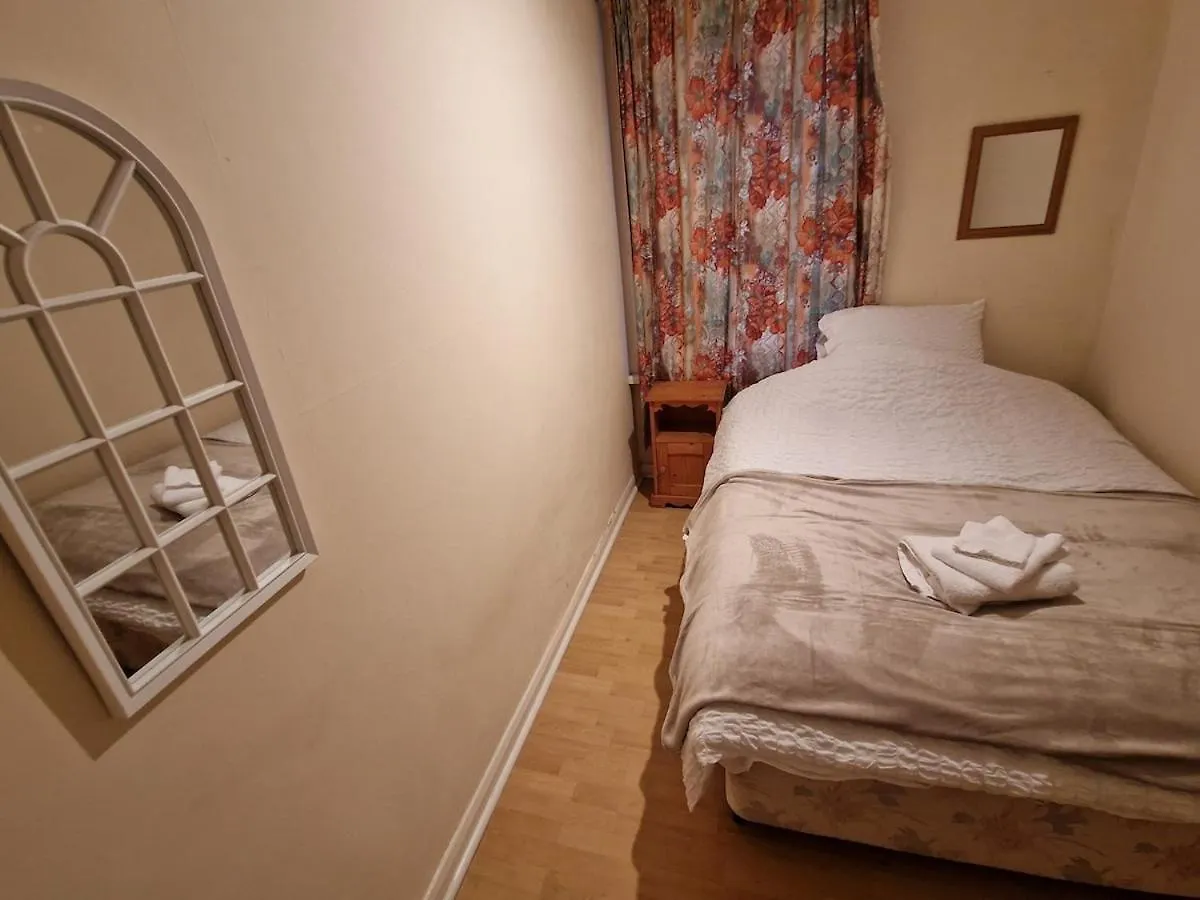 Apartment Burnett House - 4 Bed Flat