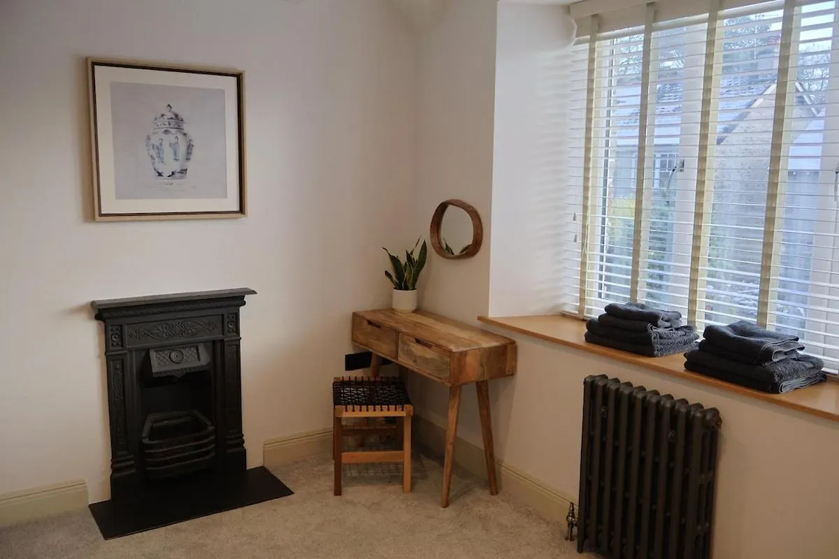 7 Guldrey Terrace