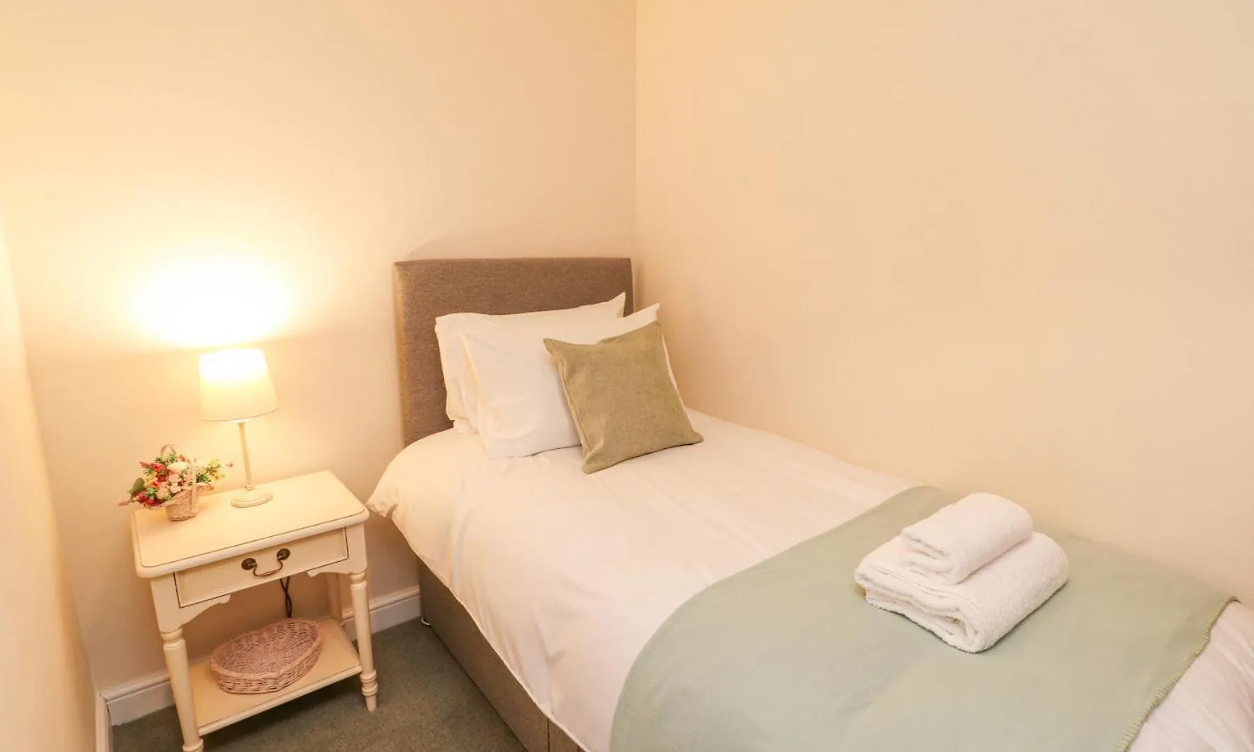 1 Brookside Holiday home *