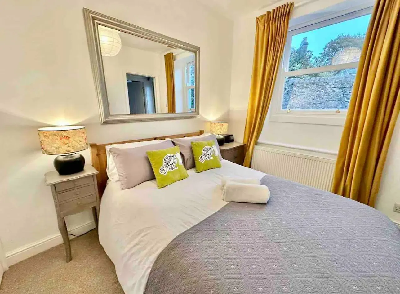 Lovely Two Bed In North בית נופש