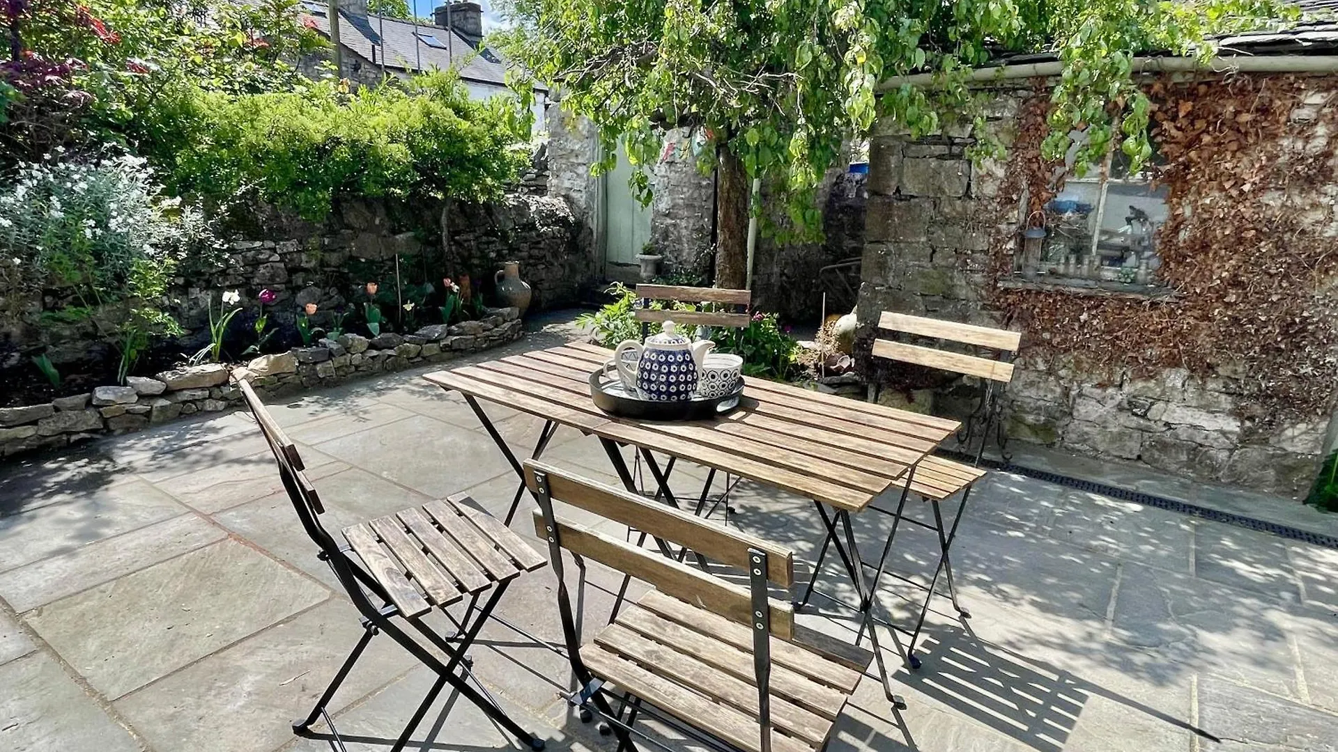 Lovely Two Bed In North