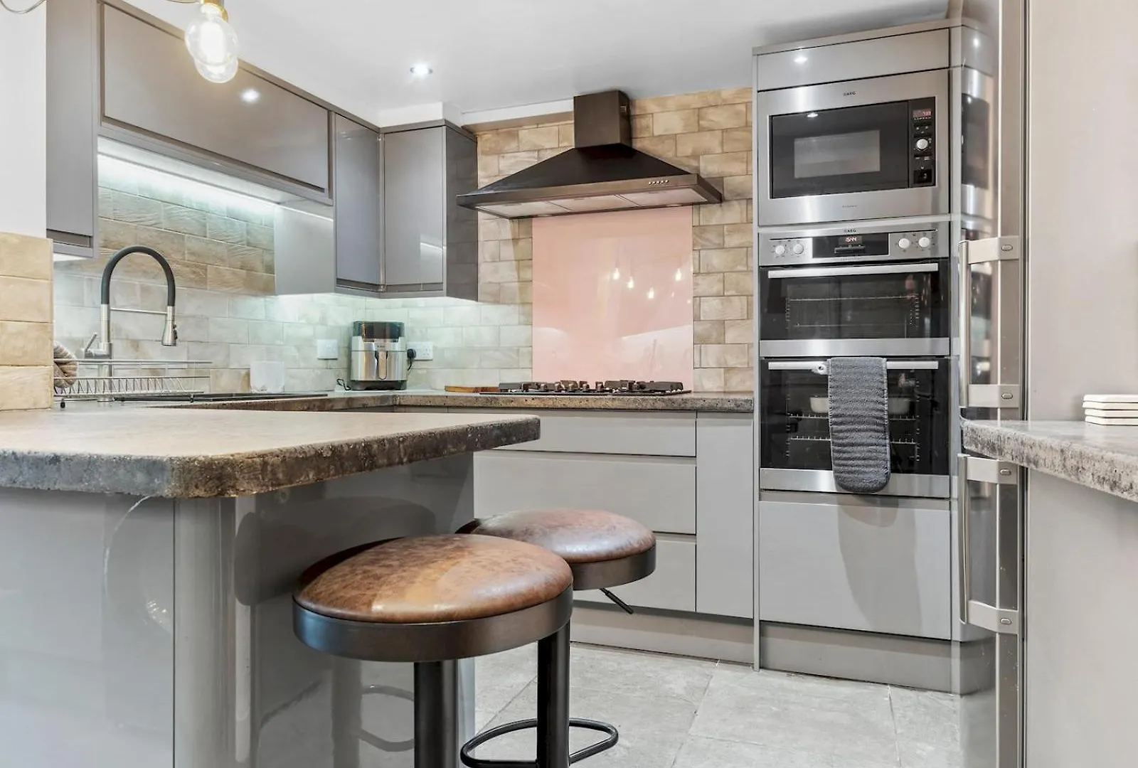 Pass The Keys Lovely 2 Bed With Pool Table