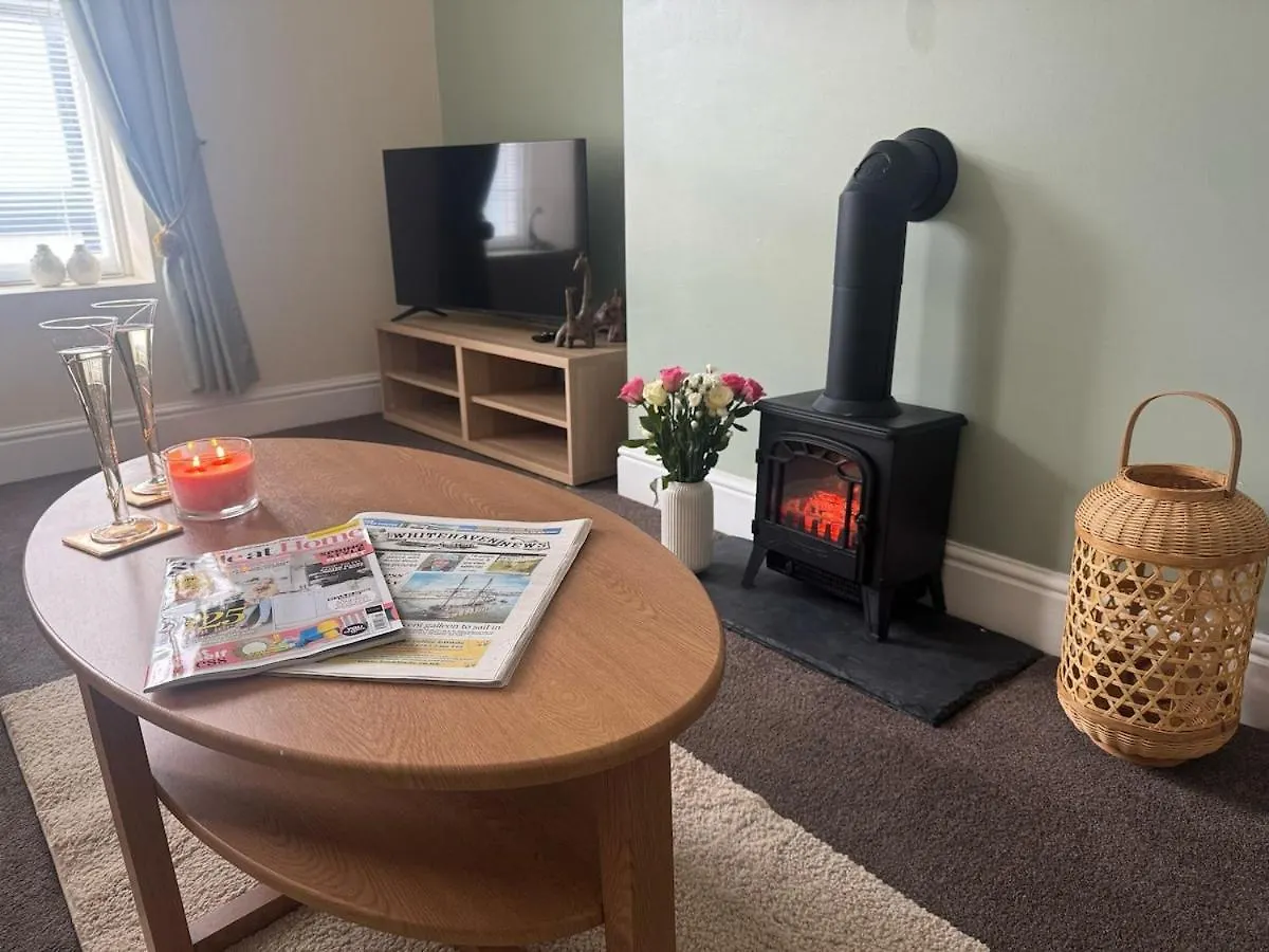 Apartment 2 Hicks Lane, 2 *