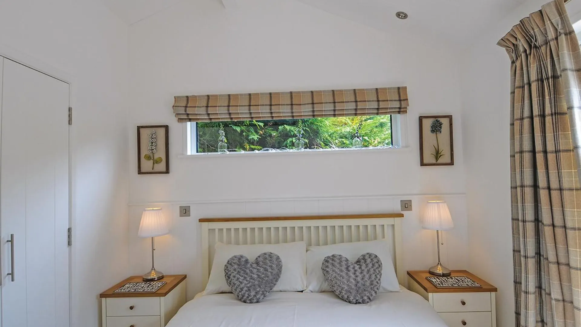 Avon Wood Holiday park Lakeside