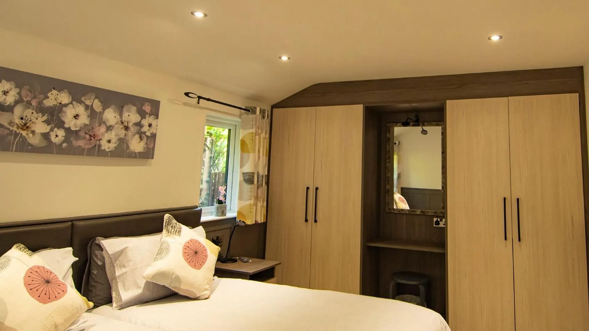 Avon Wood Holiday park Lakeside