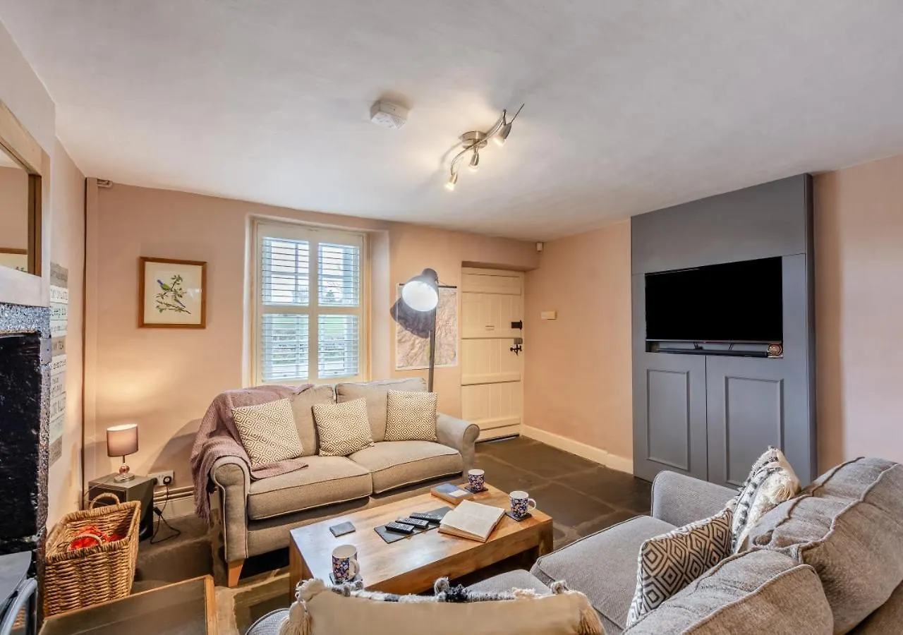 Dog Kennel * Cartmel