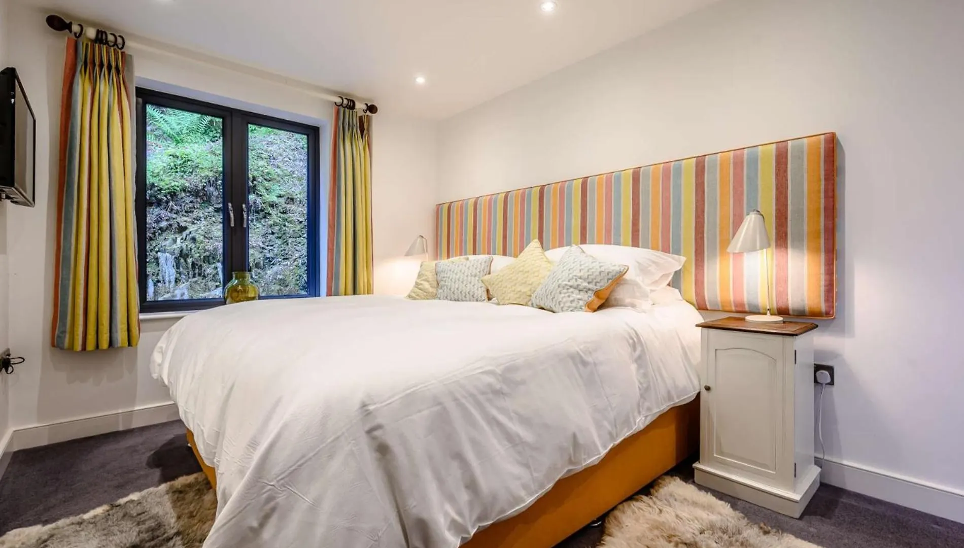 6 Bed In 78674 *