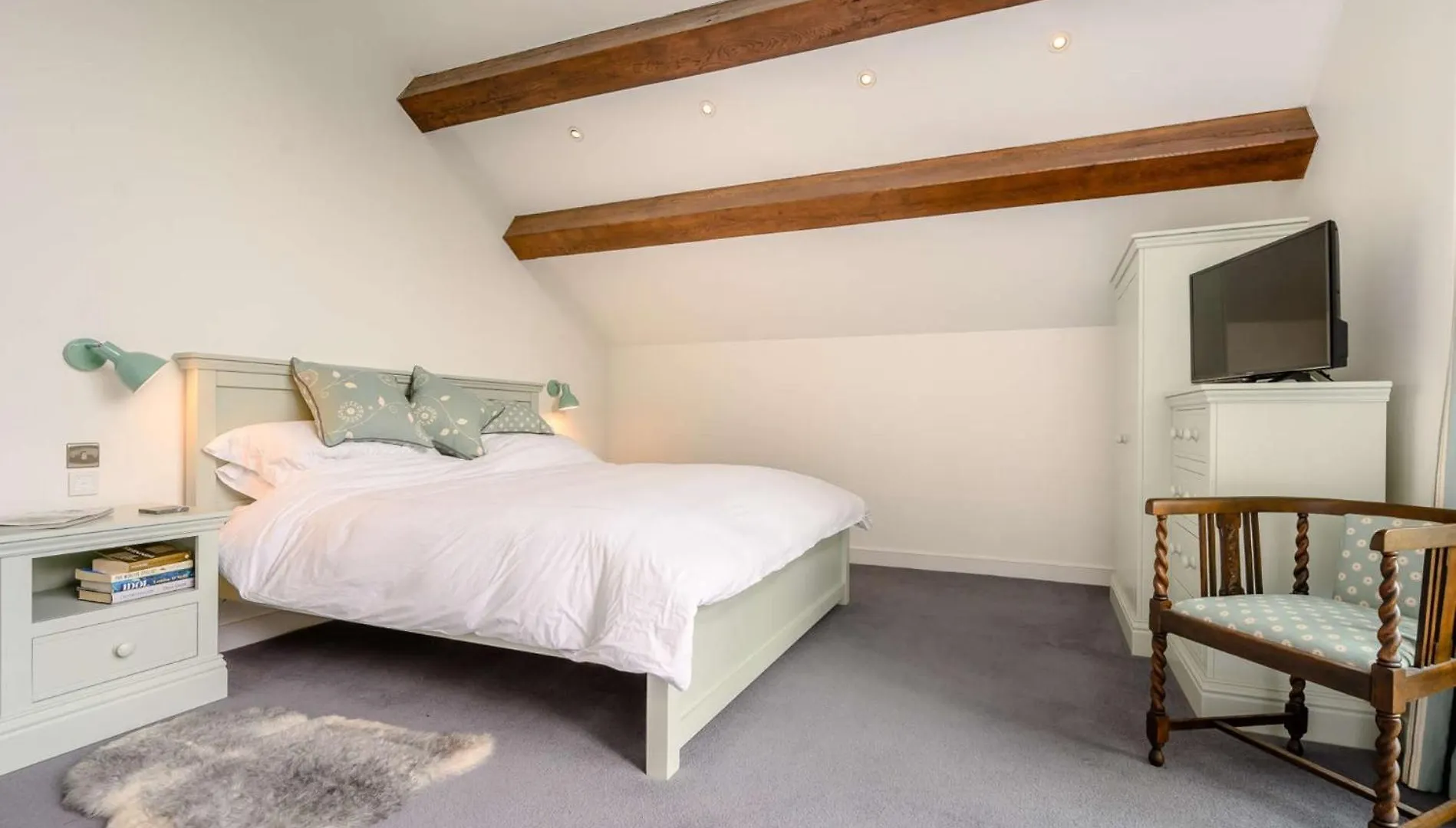 6 Bed In 78674 Coniston