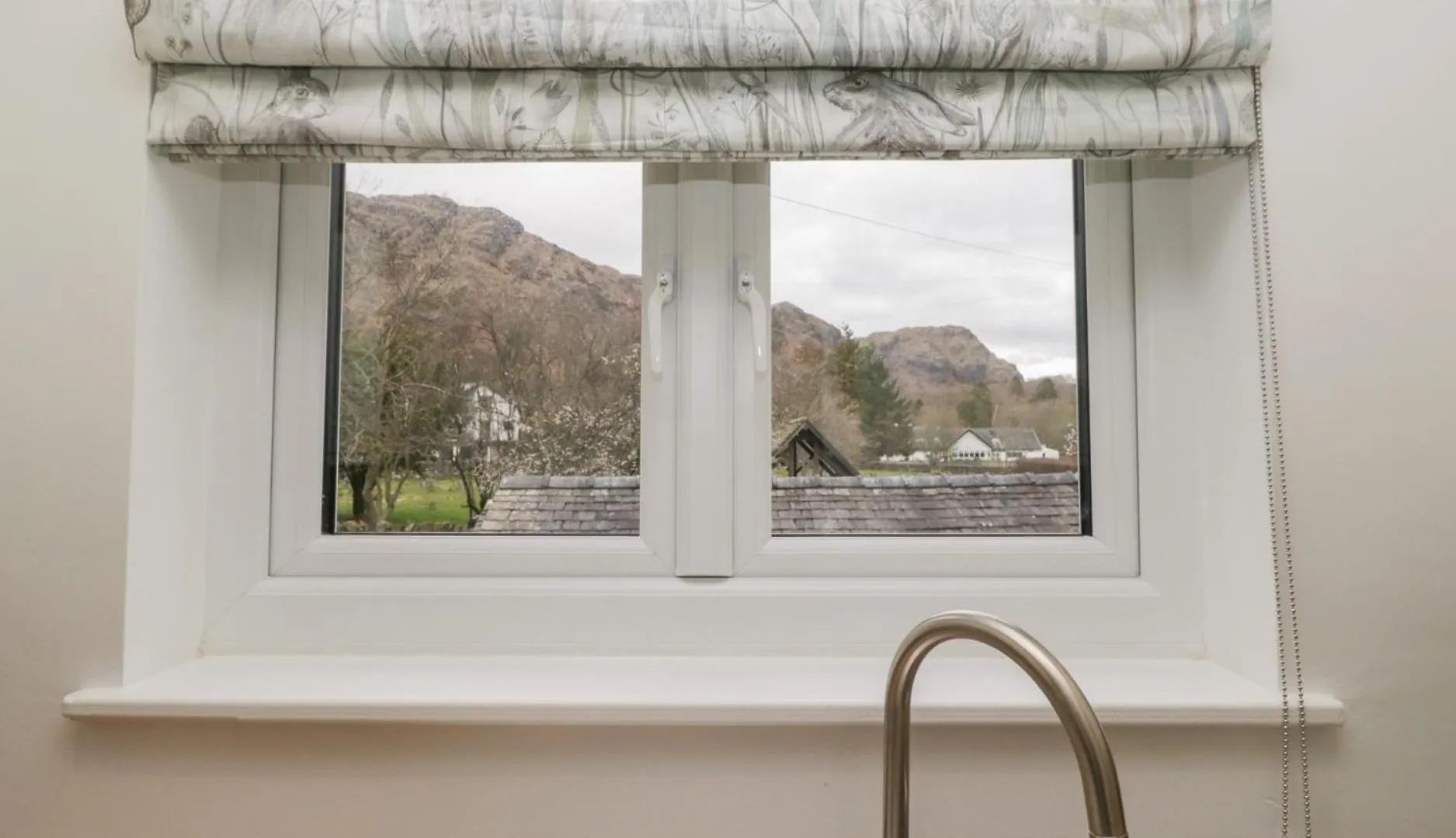 Yewdale View Apartment
