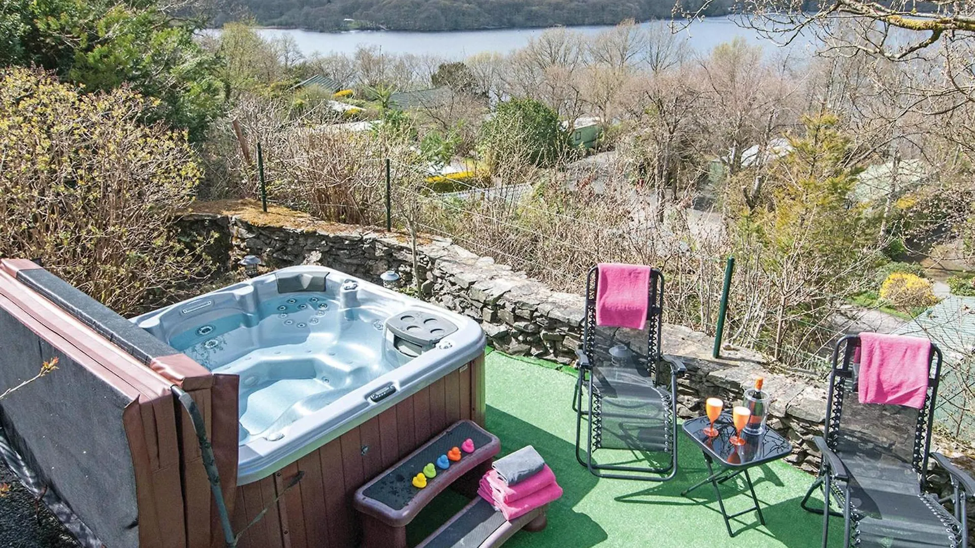 Avon Wood Holiday park Lakeside